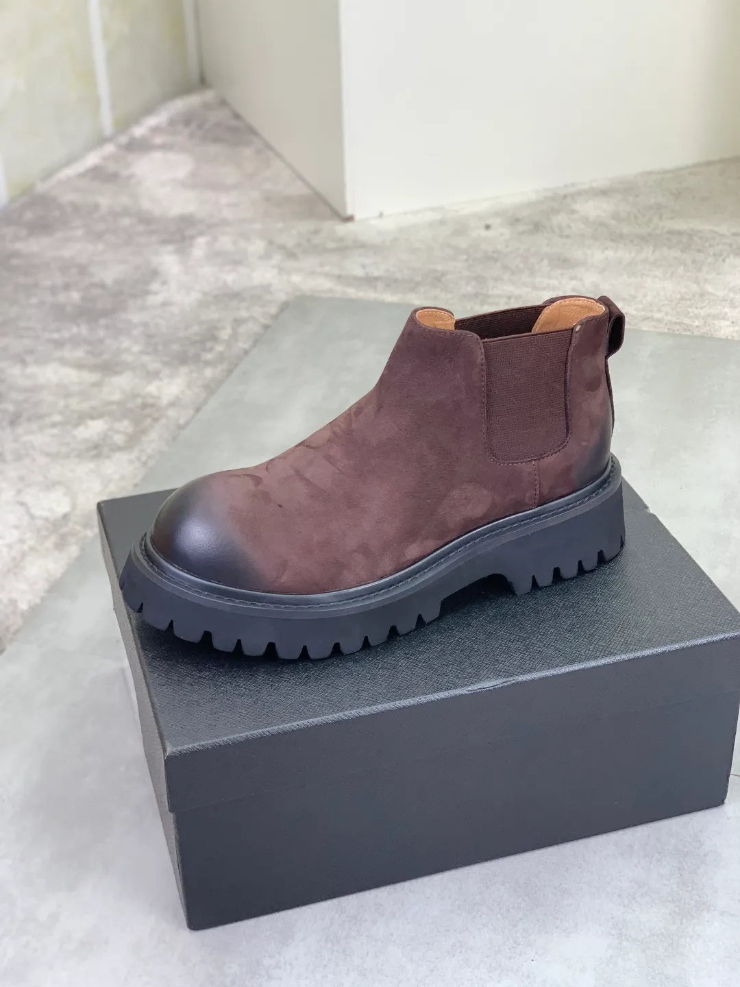 Men's shoes 💰P560 💰[New style]🔥🆕Hot model [PRADA]Prada🔝High-top Chelsea Martin boots are a high-end brand of men's shoes. The uppers are made of top-layer calfskin imported from Italy➕top-layer pigskin lining for the feet🔥, making walking more convenient and comfortable! Exclusive new style, stunning work [color]! Create a fashionable personality to set off your uniqueness! Create a fashionable personality to set off your uniqueness! A must-have for trendy men! Classic🔥super wear-resistant rubber outsole, size: 38-44 (45 can be customized) black or brown🉑️choose